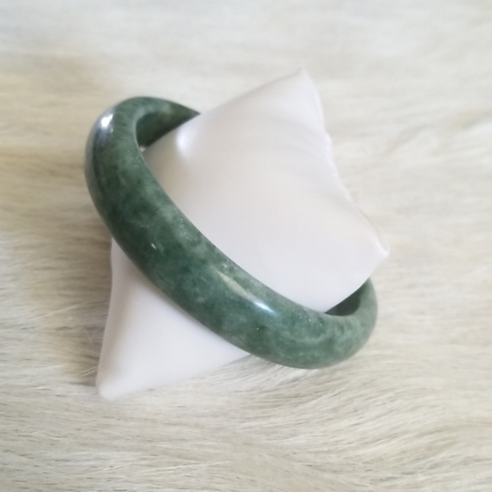 Natural Jade Bangle - Picture 3 of 9